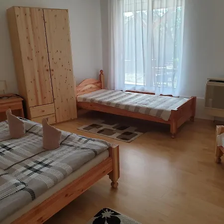 Fonix Panzio Гостевой дом 3*